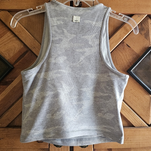 Vuori Elevation Plyo Tank Heather Gray Camo Sz XS - Picture 2 of 9